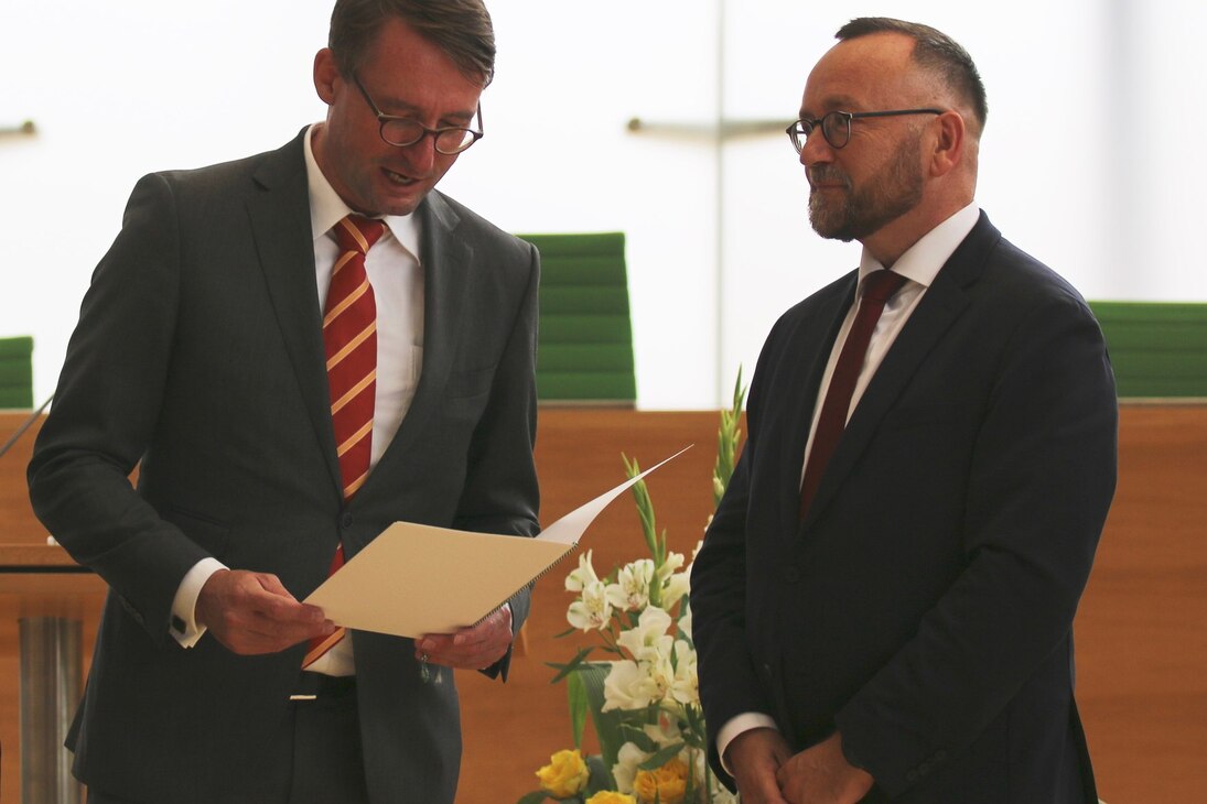 Innenminister Prof. Dr. Roland Wöller ernennt Dr. Jens Baumann am 19. Juni 2018 zum Beauftragten für Vertriebene und Spätaussiedler.