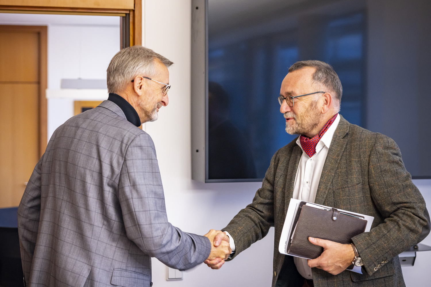 Staatsminister Armin Schuster (links) und Dr. Jens Baumann