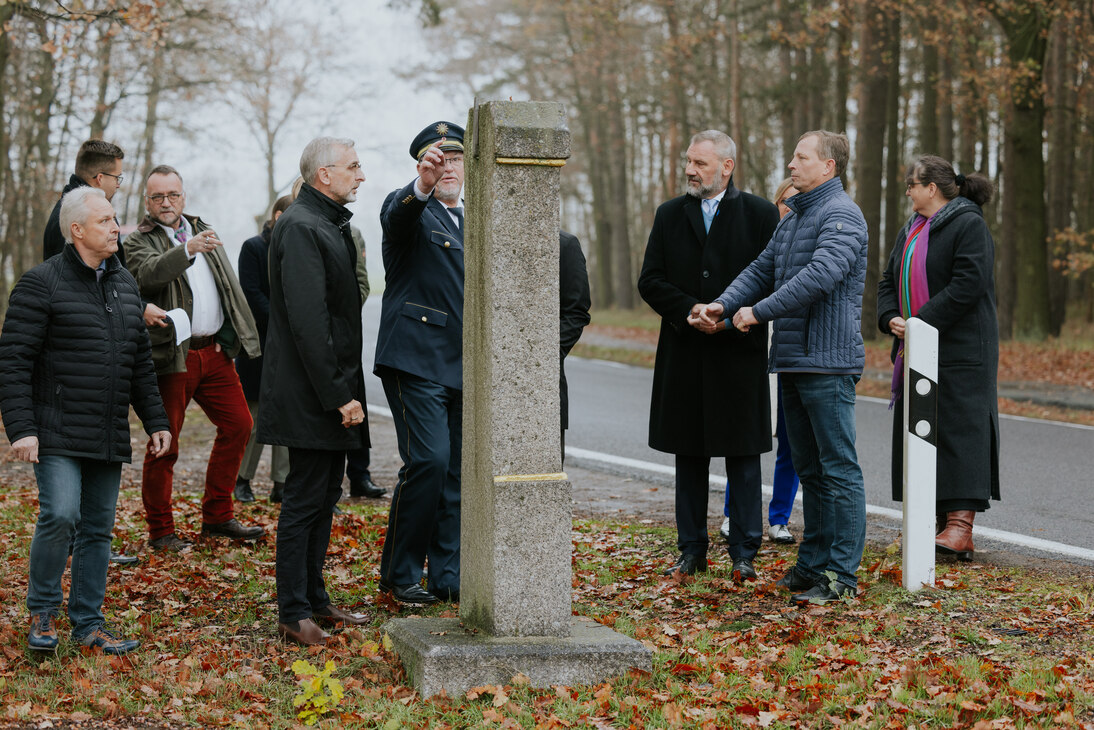 Besichtigung des Wegkreuzes bei Wittichenau